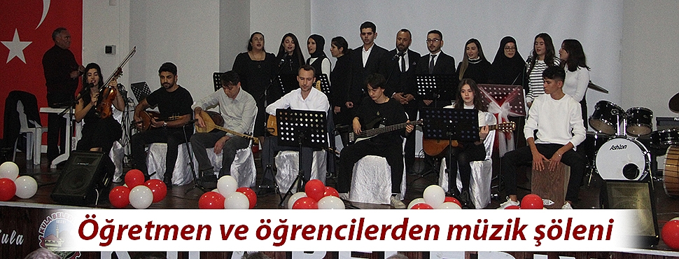 Öğretmen ve öğrencilerden müzik şöleni