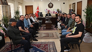 CHP İlçe Başkanı Girgin ve yönetiminden Başkan Dönmez'e tebrik ziyareti