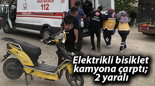 Elektrikli bisiklet kamyona çarptı; 2 yaralı