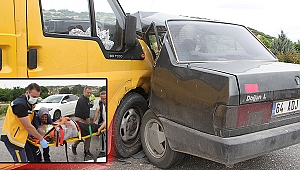 Transit ile otomobil çarpıştı: 1 ağır yaralı