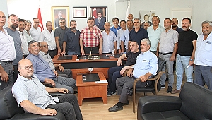 Kula’da muhtarlar AK Parti İlçe Teşkilatı’nda bir araya geldi