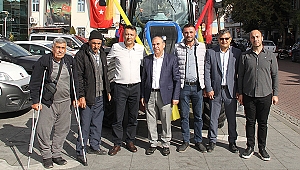 Şehitlioğlu Mahalle Muhtarı Ali Osman Piştav, bölgenin en güçlü traktörünü teslim aldı